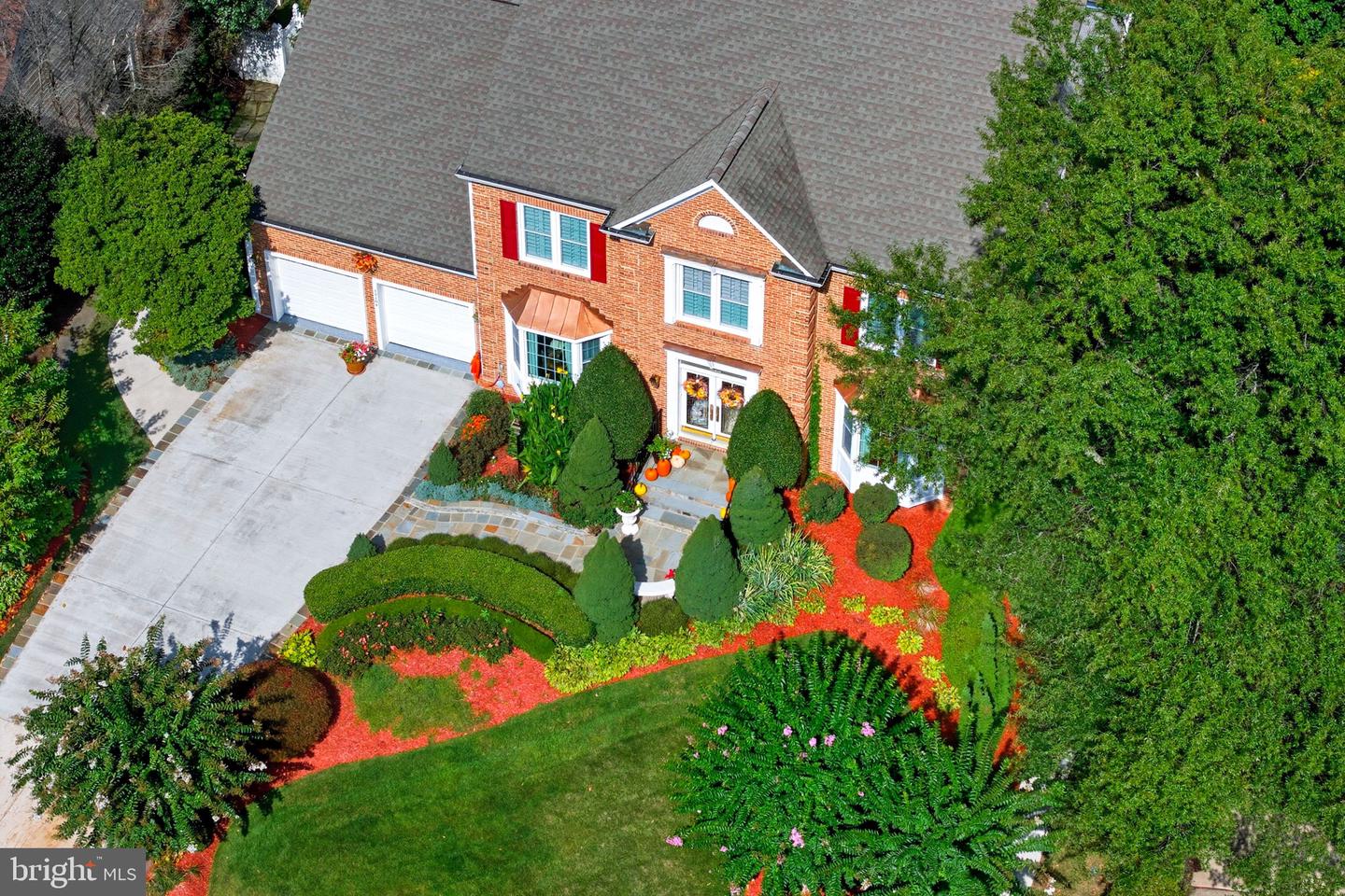 13104 MEADOW HALL CT, HERNDON, Virginia 20171, 5 Bedrooms Bedrooms, 22 Rooms Rooms,3 BathroomsBathrooms,Residential,For sale,13104 MEADOW HALL CT,VAFX2268118 MLS # VAFX2268118