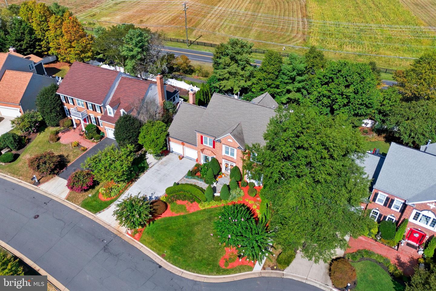13104 MEADOW HALL CT, HERNDON, Virginia 20171, 5 Bedrooms Bedrooms, 22 Rooms Rooms,3 BathroomsBathrooms,Residential,For sale,13104 MEADOW HALL CT,VAFX2268118 MLS # VAFX2268118