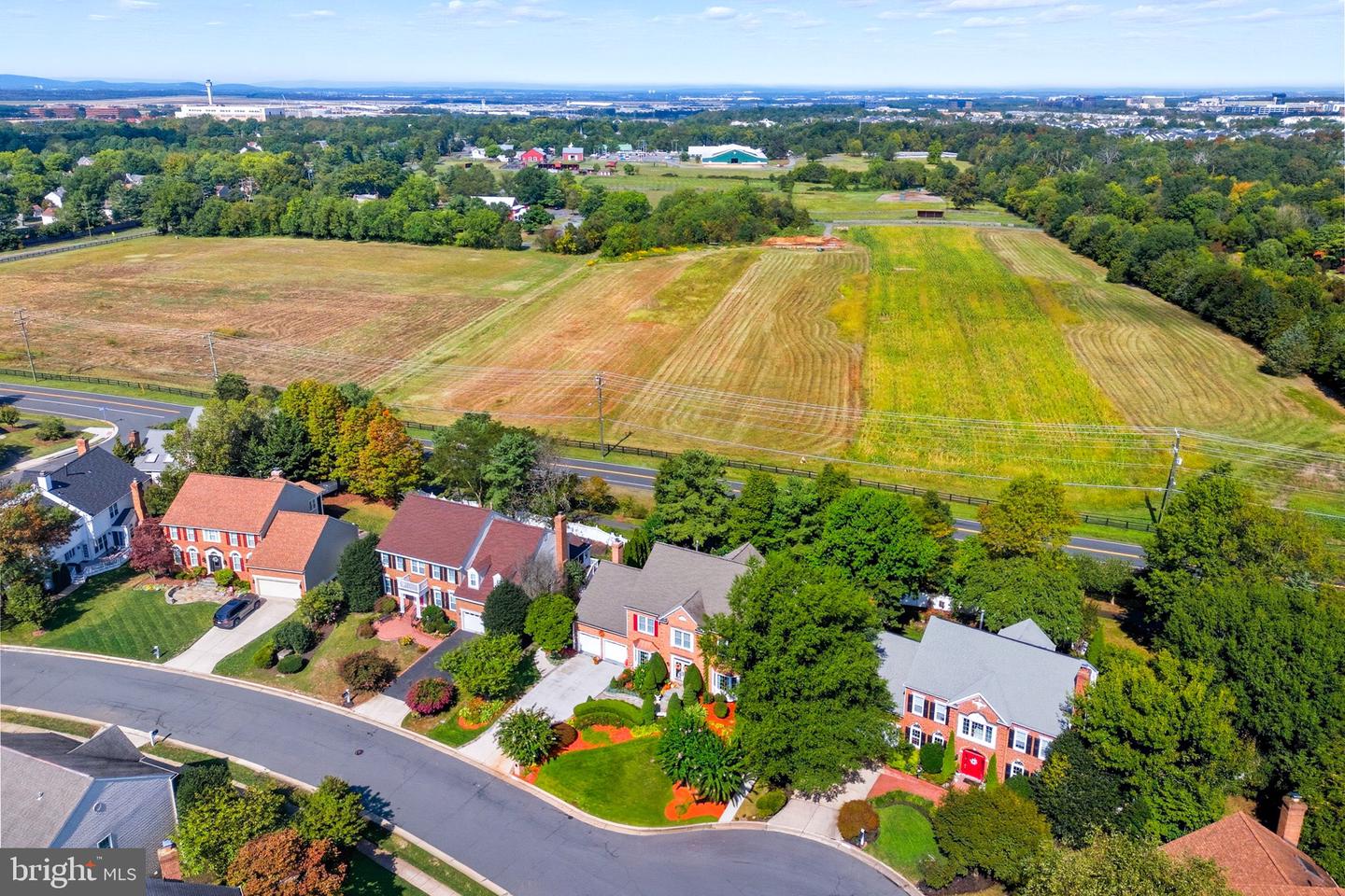 13104 MEADOW HALL CT, HERNDON, Virginia 20171, 5 Bedrooms Bedrooms, 22 Rooms Rooms,3 BathroomsBathrooms,Residential,For sale,13104 MEADOW HALL CT,VAFX2268118 MLS # VAFX2268118
