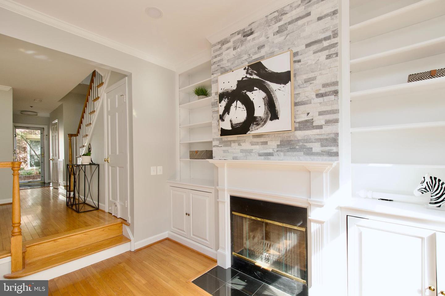 142 N UNION ST, ALEXANDRIA, Virginia 22314, 2 Bedrooms Bedrooms, ,2 BathroomsBathrooms,Residential,For sale,142 N UNION ST,VAAX2049922 MLS # VAAX2049922