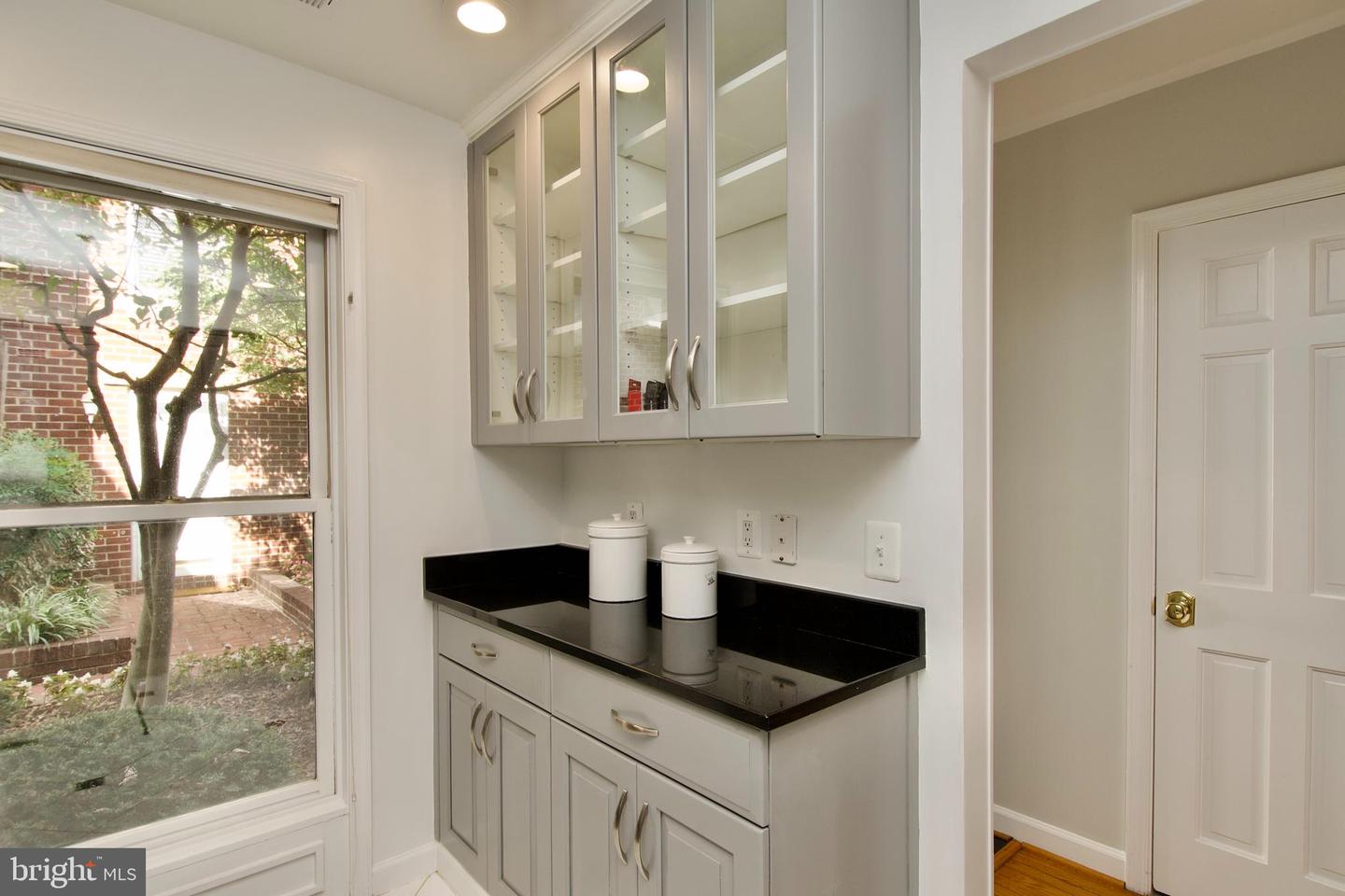 142 N UNION ST, ALEXANDRIA, Virginia 22314, 2 Bedrooms Bedrooms, ,2 BathroomsBathrooms,Residential,For sale,142 N UNION ST,VAAX2049922 MLS # VAAX2049922