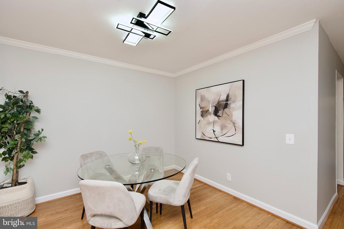 142 N UNION ST, ALEXANDRIA, Virginia 22314, 2 Bedrooms Bedrooms, ,2 BathroomsBathrooms,Residential,For sale,142 N UNION ST,VAAX2049922 MLS # VAAX2049922