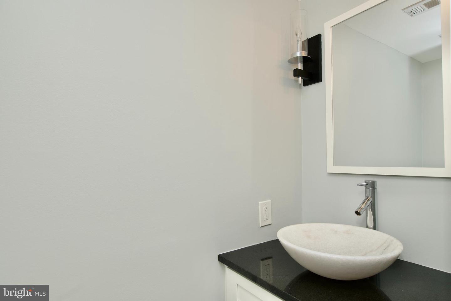 142 N UNION ST, ALEXANDRIA, Virginia 22314, 2 Bedrooms Bedrooms, ,2 BathroomsBathrooms,Residential,For sale,142 N UNION ST,VAAX2049922 MLS # VAAX2049922
