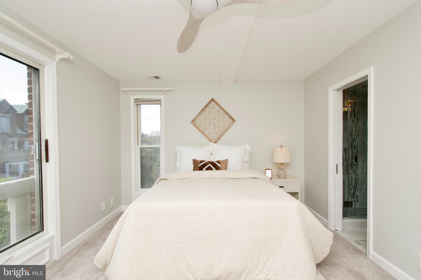 142 N UNION ST, ALEXANDRIA, Virginia 22314, 2 Bedrooms Bedrooms, ,2 BathroomsBathrooms,Residential,For sale,142 N UNION ST,VAAX2049922 MLS # VAAX2049922