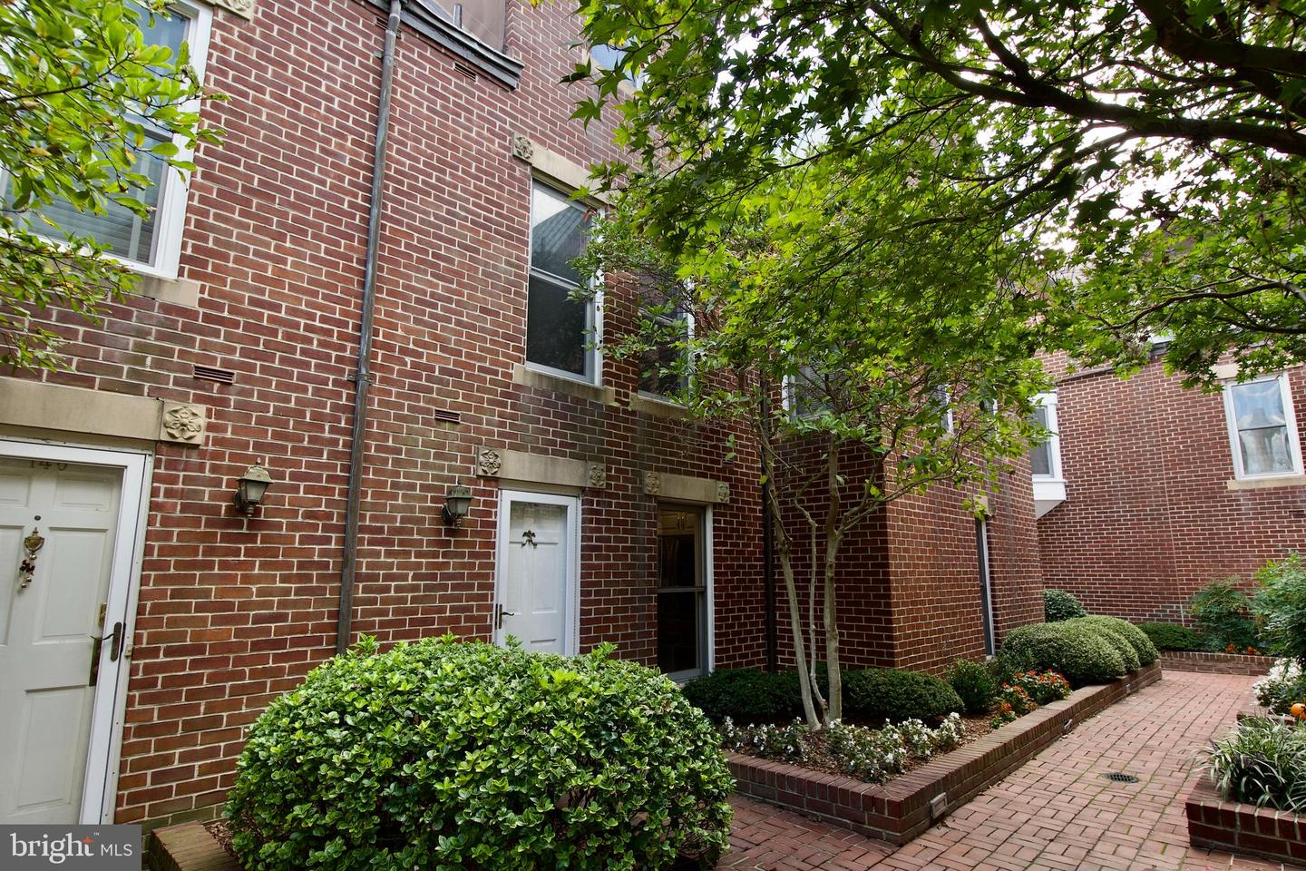 142 N UNION ST, ALEXANDRIA, Virginia 22314, 2 Bedrooms Bedrooms, ,2 BathroomsBathrooms,Residential,For sale,142 N UNION ST,VAAX2049922 MLS # VAAX2049922