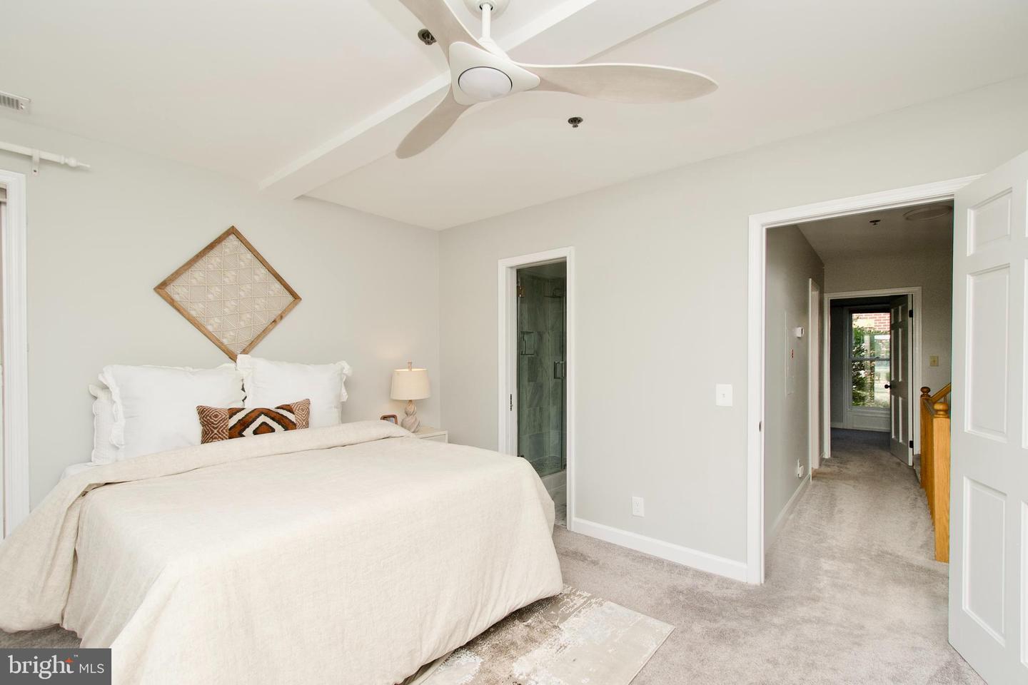 142 N UNION ST, ALEXANDRIA, Virginia 22314, 2 Bedrooms Bedrooms, ,2 BathroomsBathrooms,Residential,For sale,142 N UNION ST,VAAX2049922 MLS # VAAX2049922