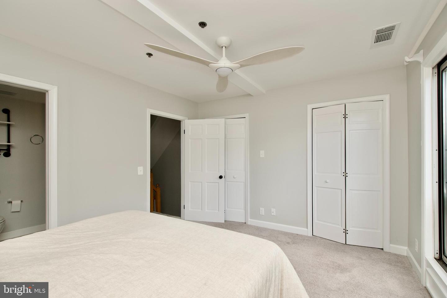 142 N UNION ST, ALEXANDRIA, Virginia 22314, 2 Bedrooms Bedrooms, ,2 BathroomsBathrooms,Residential,For sale,142 N UNION ST,VAAX2049922 MLS # VAAX2049922
