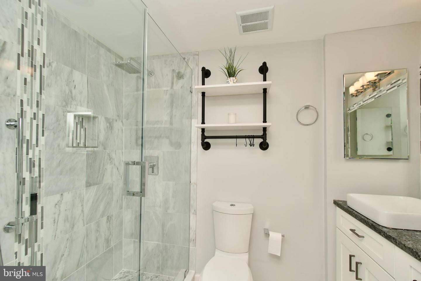 142 N UNION ST, ALEXANDRIA, Virginia 22314, 2 Bedrooms Bedrooms, ,2 BathroomsBathrooms,Residential,For sale,142 N UNION ST,VAAX2049922 MLS # VAAX2049922