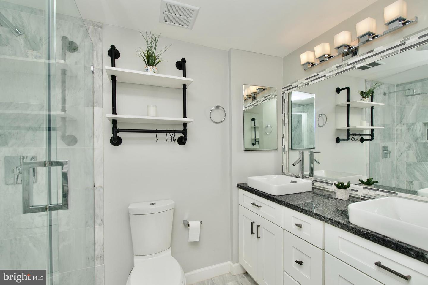 142 N UNION ST, ALEXANDRIA, Virginia 22314, 2 Bedrooms Bedrooms, ,2 BathroomsBathrooms,Residential,For sale,142 N UNION ST,VAAX2049922 MLS # VAAX2049922