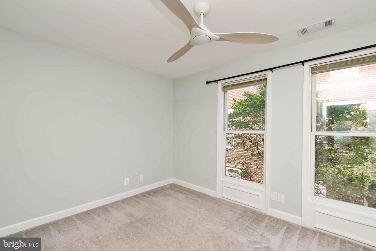 142 N UNION ST, ALEXANDRIA, Virginia 22314, 2 Bedrooms Bedrooms, ,2 BathroomsBathrooms,Residential,For sale,142 N UNION ST,VAAX2049922 MLS # VAAX2049922