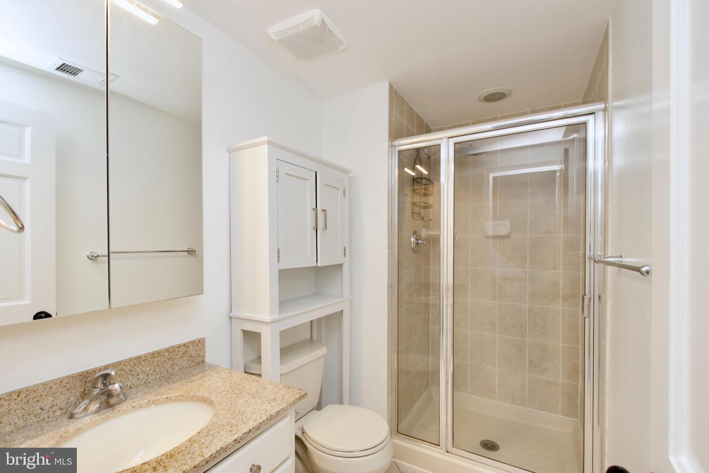 142 N UNION ST, ALEXANDRIA, Virginia 22314, 2 Bedrooms Bedrooms, ,2 BathroomsBathrooms,Residential,For sale,142 N UNION ST,VAAX2049922 MLS # VAAX2049922