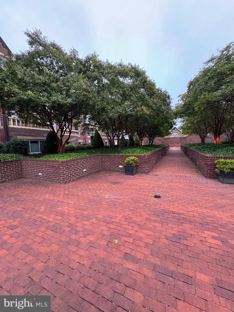 142 N UNION ST, ALEXANDRIA, Virginia 22314, 2 Bedrooms Bedrooms, ,2 BathroomsBathrooms,Residential,For sale,142 N UNION ST,VAAX2049922 MLS # VAAX2049922