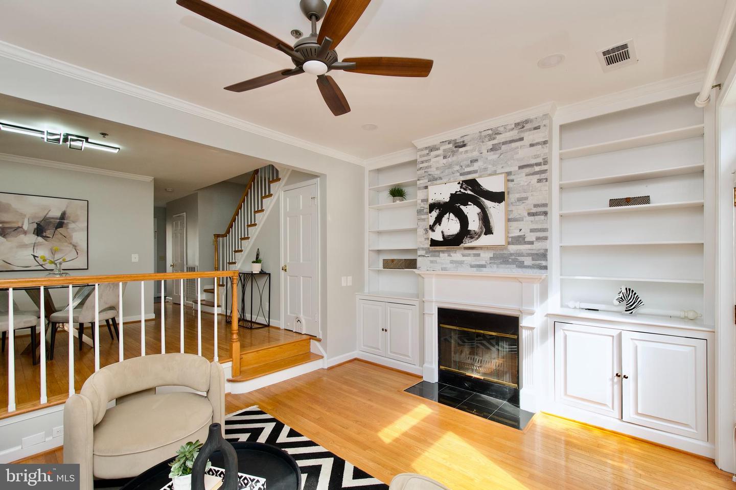142 N UNION ST, ALEXANDRIA, Virginia 22314, 2 Bedrooms Bedrooms, ,2 BathroomsBathrooms,Residential,For sale,142 N UNION ST,VAAX2049922 MLS # VAAX2049922