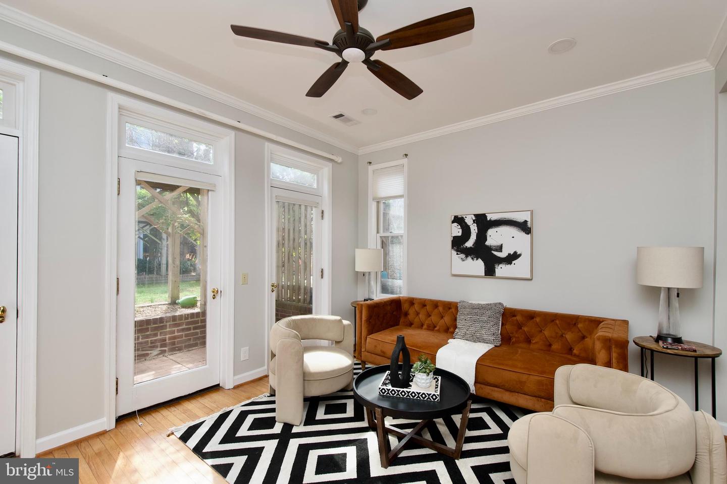 142 N UNION ST, ALEXANDRIA, Virginia 22314, 2 Bedrooms Bedrooms, ,2 BathroomsBathrooms,Residential,For sale,142 N UNION ST,VAAX2049922 MLS # VAAX2049922
