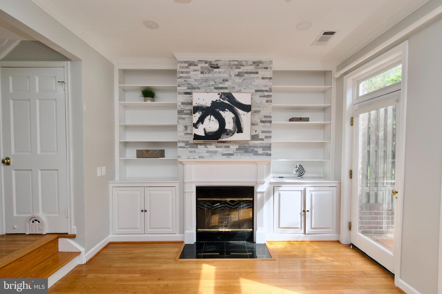 142 N UNION ST, ALEXANDRIA, Virginia 22314, 2 Bedrooms Bedrooms, ,2 BathroomsBathrooms,Residential,For sale,142 N UNION ST,VAAX2049922 MLS # VAAX2049922