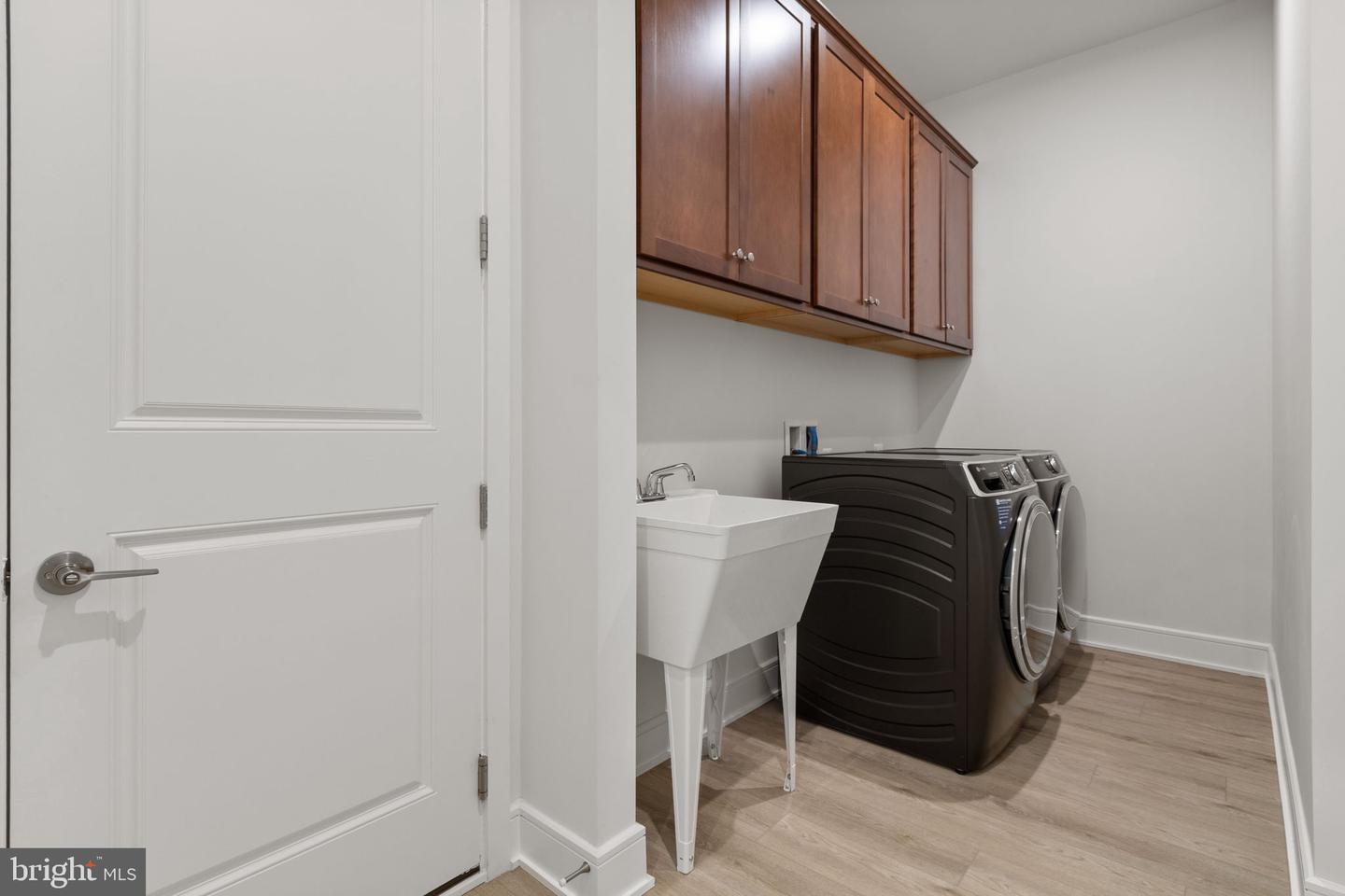 43257 GREELEY SQ, ASHBURN, Virginia 20148, 3 Bedrooms Bedrooms, 17 Rooms Rooms,3 BathroomsBathrooms,Residential,For sale,43257 GREELEY SQ,VALO2107280 MLS # VALO2107280