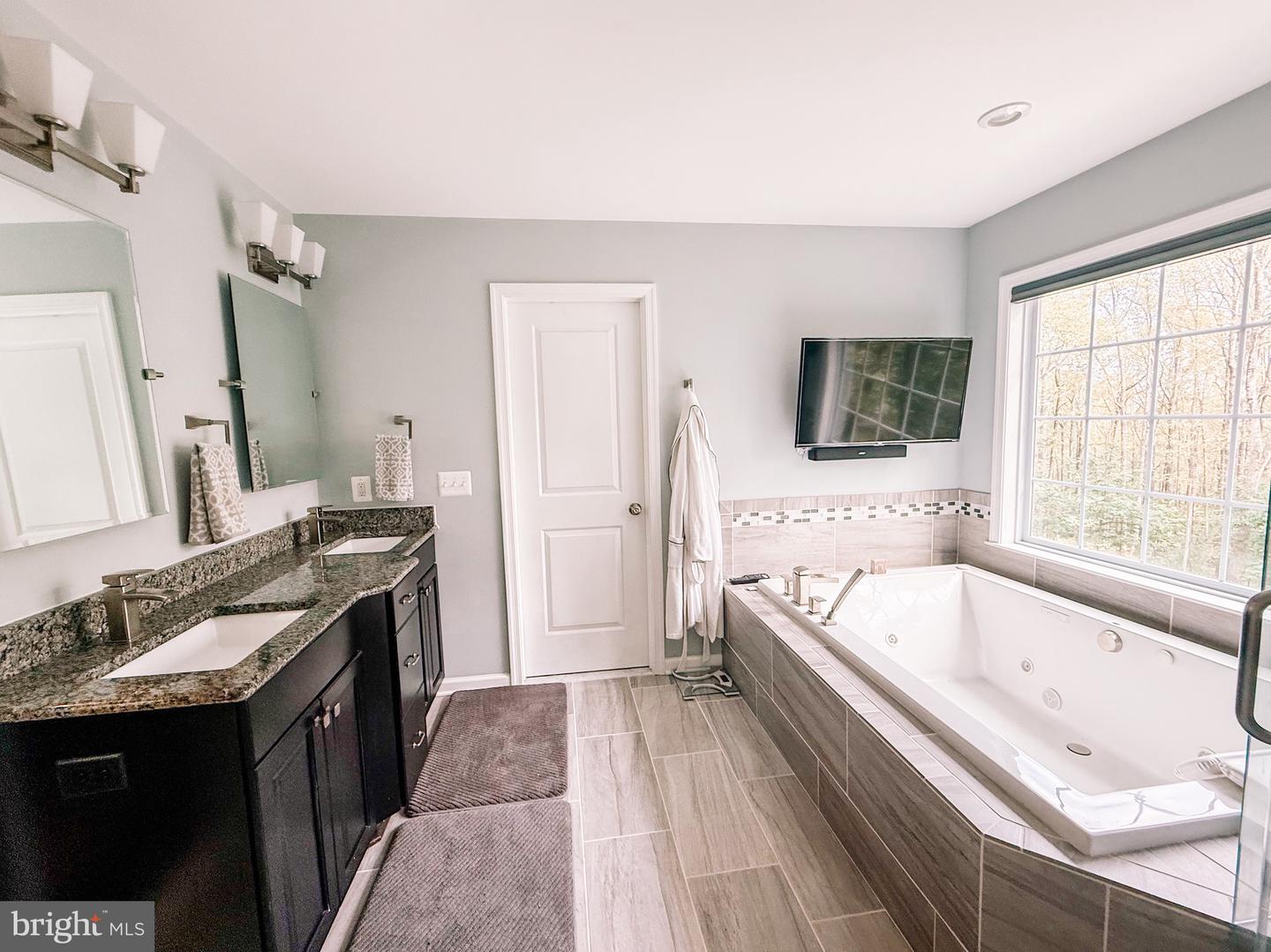 5885 PIGNUT MOUNTAIN DR, WARRENTON, Virginia 20187, 4 Bedrooms Bedrooms, ,3 BathroomsBathrooms,Residential,For sale,5885 PIGNUT MOUNTAIN DR,VAFQ2018400 MLS # VAFQ2018400