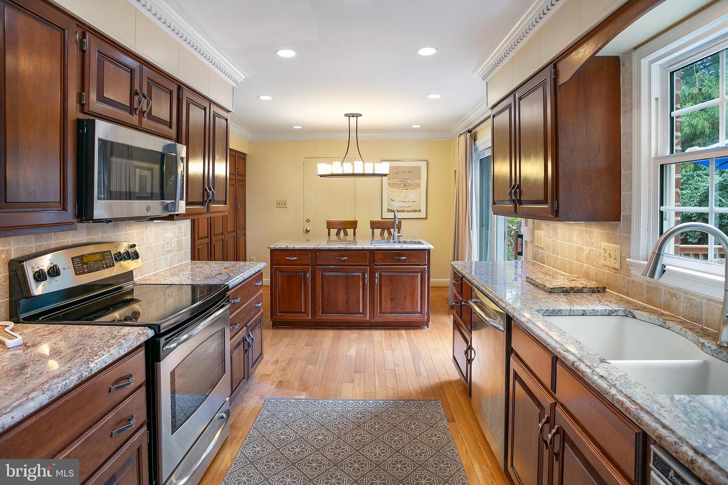 1230 23RD ST S, ARLINGTON, Virginia 22202, 4 Bedrooms Bedrooms, ,3 BathroomsBathrooms,Residential,For sale,1230 23RD ST S,VAAR2064104 MLS # VAAR2064104