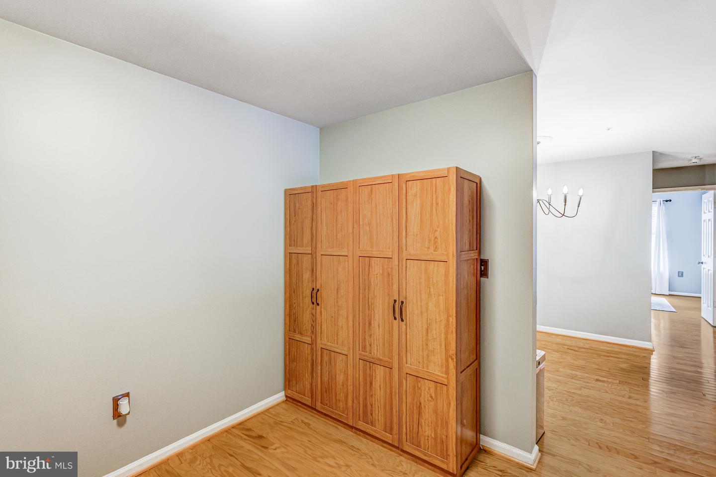 6109 WIGMORE LN #A, ALEXANDRIA, Virginia 22315, 2 Bedrooms Bedrooms, 7 Rooms Rooms,2 BathroomsBathrooms,Residential,For sale,6109 WIGMORE LN #A,VAFX2269074 MLS # VAFX2269074