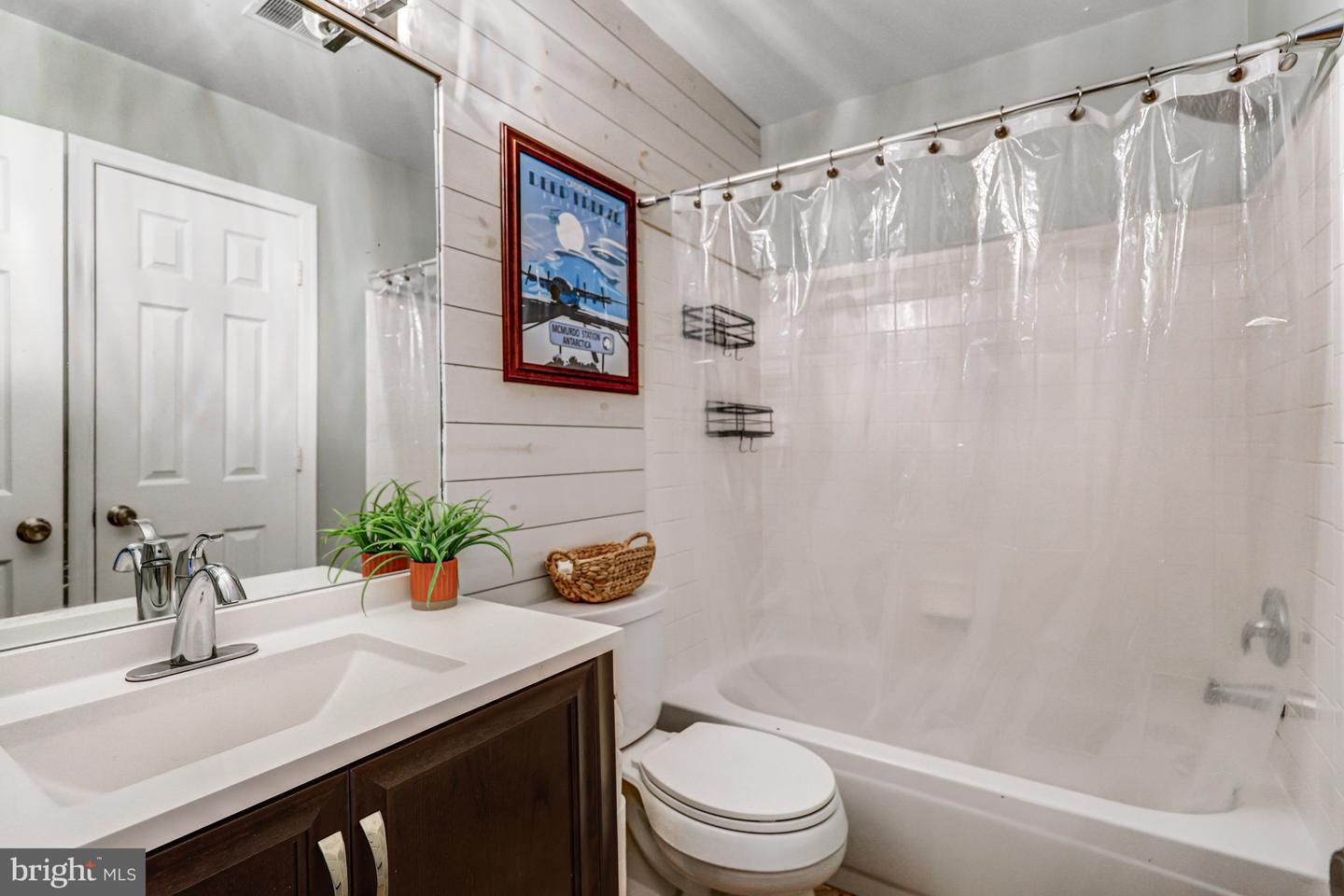 6109 WIGMORE LN #A, ALEXANDRIA, Virginia 22315, 2 Bedrooms Bedrooms, 7 Rooms Rooms,2 BathroomsBathrooms,Residential,For sale,6109 WIGMORE LN #A,VAFX2269074 MLS # VAFX2269074