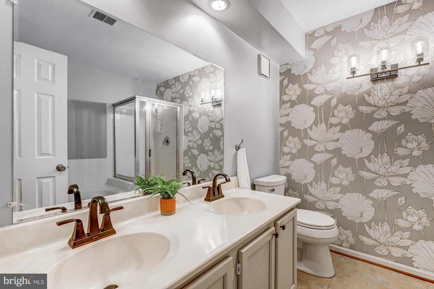 6109 WIGMORE LN #A, ALEXANDRIA, Virginia 22315, 2 Bedrooms Bedrooms, 7 Rooms Rooms,2 BathroomsBathrooms,Residential,For sale,6109 WIGMORE LN #A,VAFX2269074 MLS # VAFX2269074