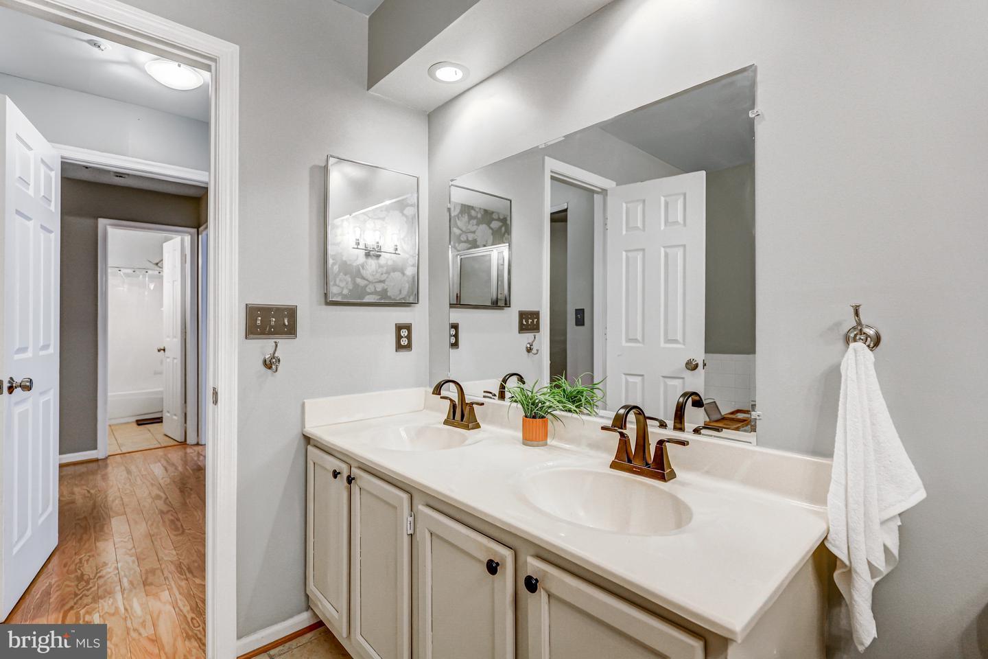 6109 WIGMORE LN #A, ALEXANDRIA, Virginia 22315, 2 Bedrooms Bedrooms, 7 Rooms Rooms,2 BathroomsBathrooms,Residential,For sale,6109 WIGMORE LN #A,VAFX2269074 MLS # VAFX2269074