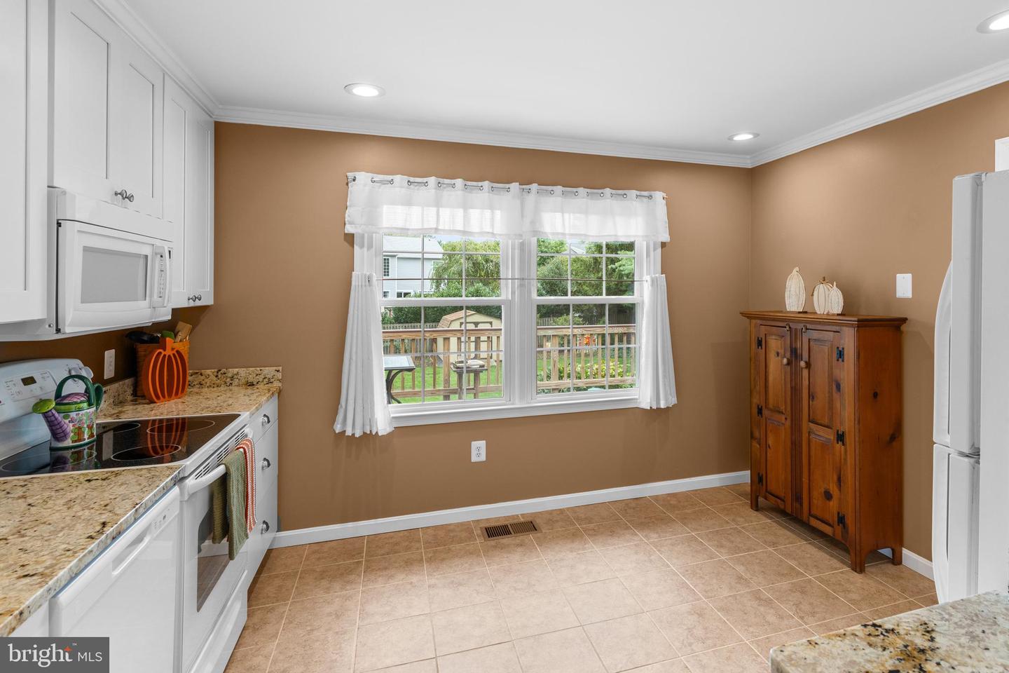 216 WILDMAN ST NE, LEESBURG, Virginia 20176, 3 Bedrooms Bedrooms, ,2 BathroomsBathrooms,Residential,For sale,216 WILDMAN ST NE,VALO2107550 MLS # VALO2107550