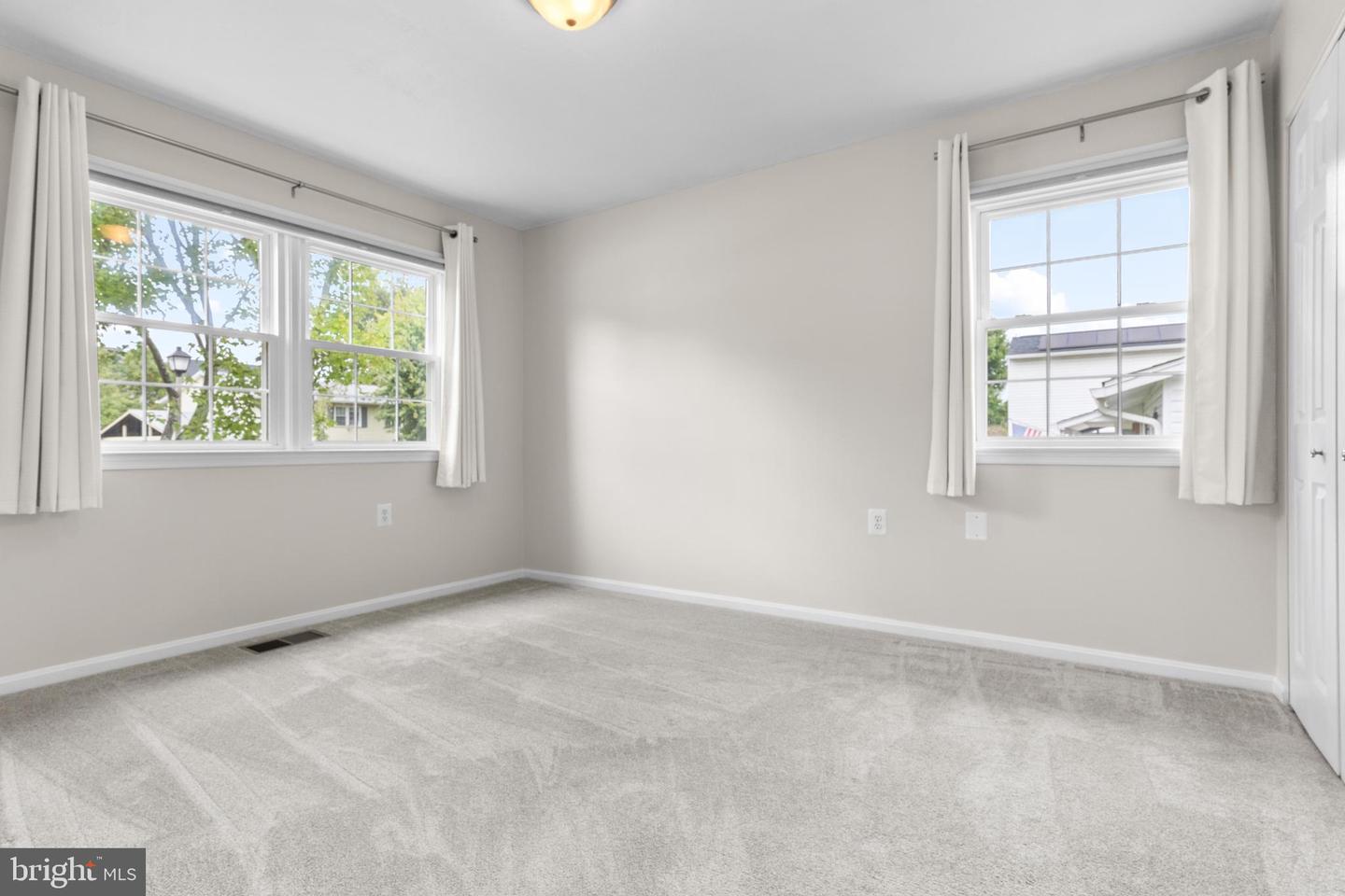 216 WILDMAN ST NE, LEESBURG, Virginia 20176, 3 Bedrooms Bedrooms, ,2 BathroomsBathrooms,Residential,For sale,216 WILDMAN ST NE,VALO2107550 MLS # VALO2107550
