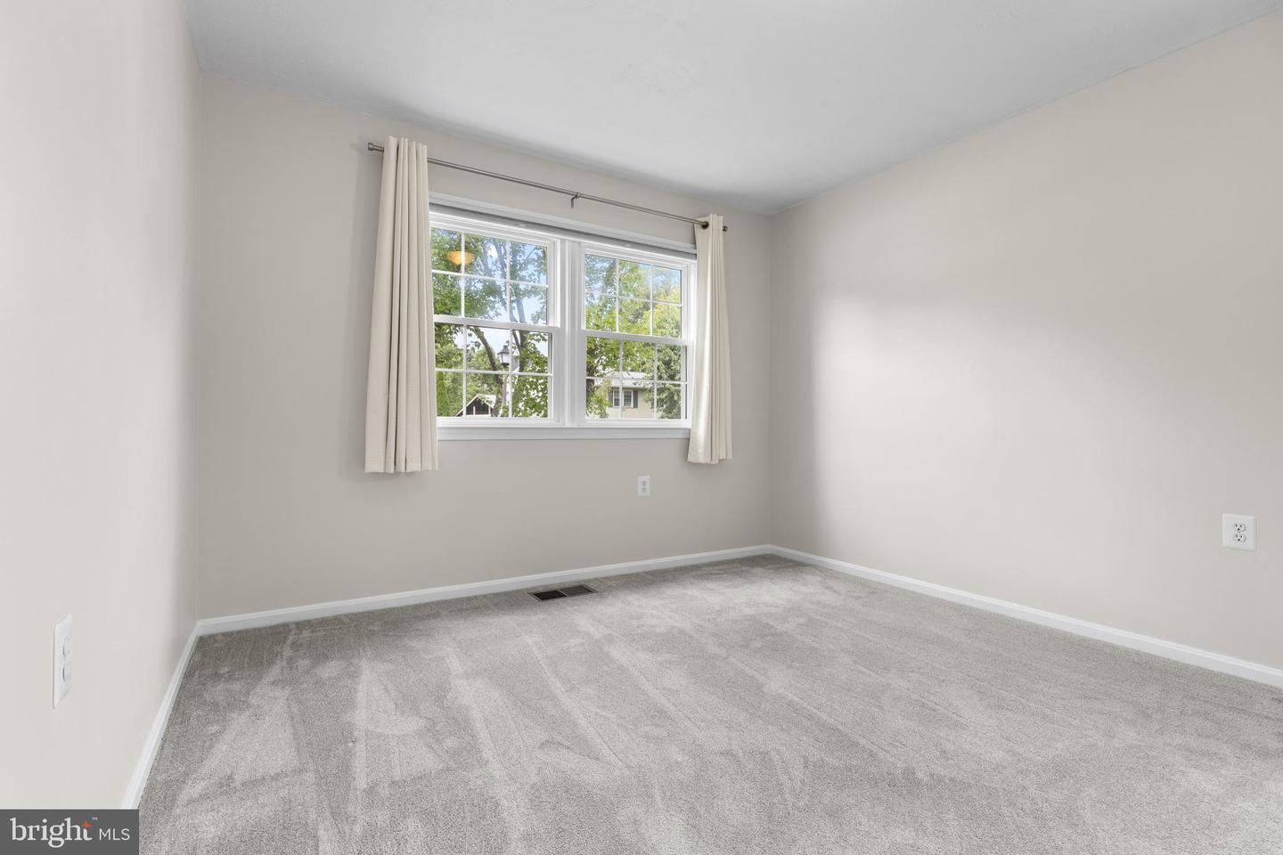 216 WILDMAN ST NE, LEESBURG, Virginia 20176, 3 Bedrooms Bedrooms, ,2 BathroomsBathrooms,Residential,For sale,216 WILDMAN ST NE,VALO2107550 MLS # VALO2107550