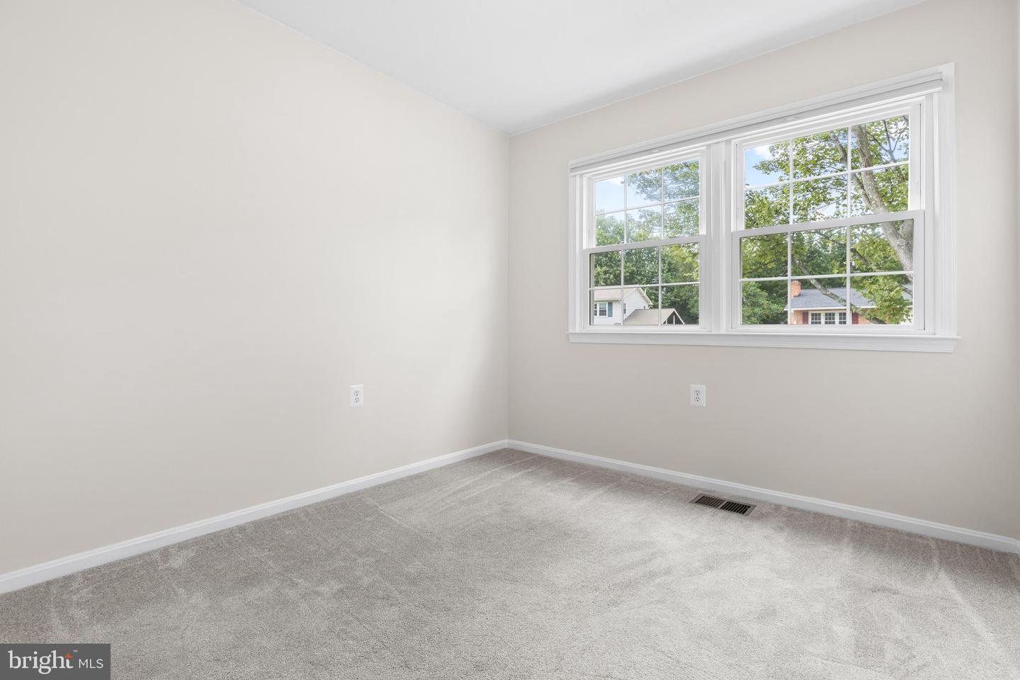 216 WILDMAN ST NE, LEESBURG, Virginia 20176, 3 Bedrooms Bedrooms, ,2 BathroomsBathrooms,Residential,For sale,216 WILDMAN ST NE,VALO2107550 MLS # VALO2107550