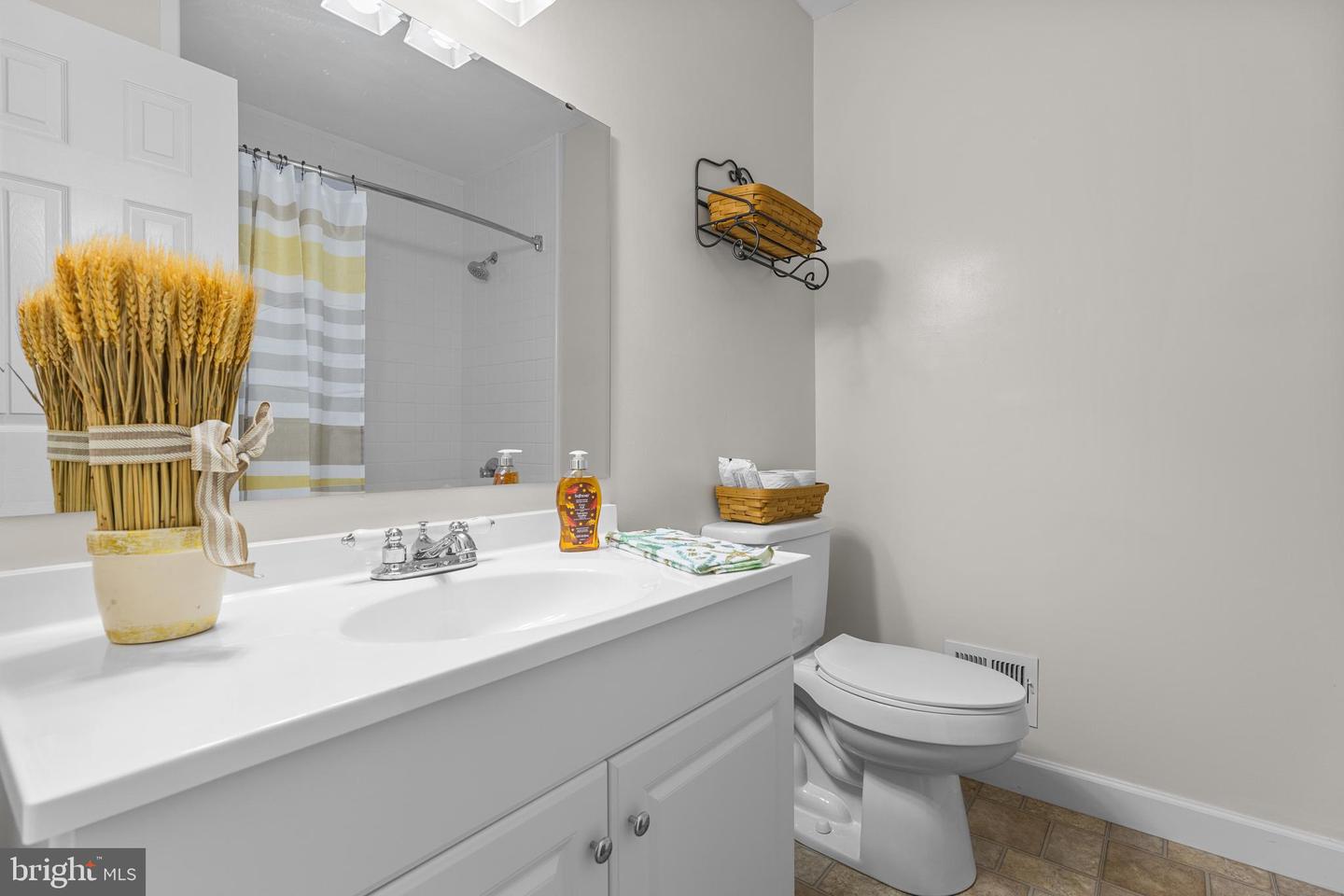 216 WILDMAN ST NE, LEESBURG, Virginia 20176, 3 Bedrooms Bedrooms, ,2 BathroomsBathrooms,Residential,For sale,216 WILDMAN ST NE,VALO2107550 MLS # VALO2107550