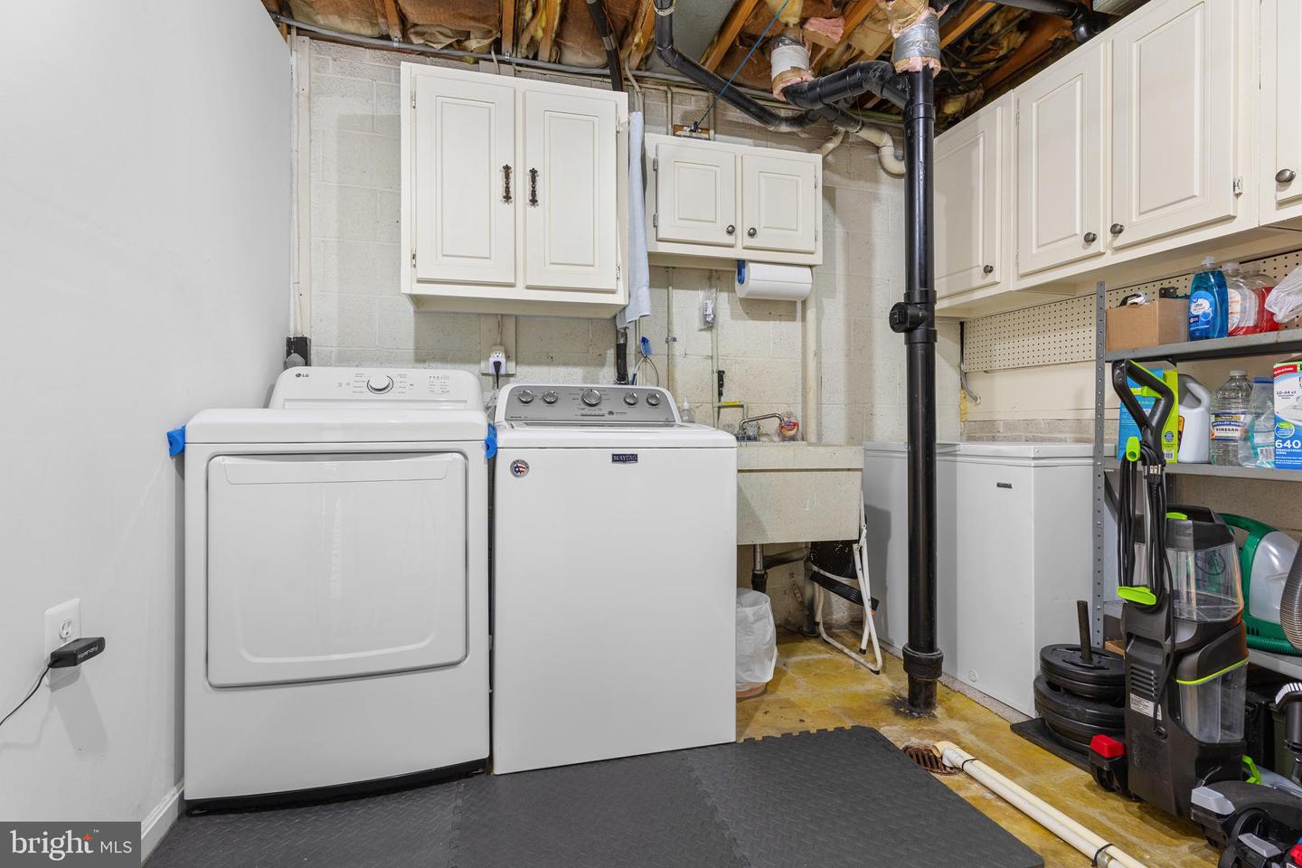 216 WILDMAN ST NE, LEESBURG, Virginia 20176, 3 Bedrooms Bedrooms, ,2 BathroomsBathrooms,Residential,For sale,216 WILDMAN ST NE,VALO2107550 MLS # VALO2107550