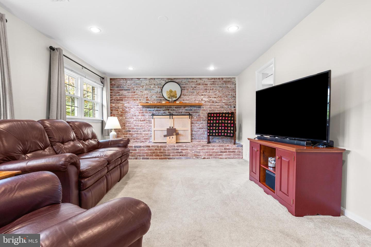 216 WILDMAN ST NE, LEESBURG, Virginia 20176, 3 Bedrooms Bedrooms, ,2 BathroomsBathrooms,Residential,For sale,216 WILDMAN ST NE,VALO2107550 MLS # VALO2107550