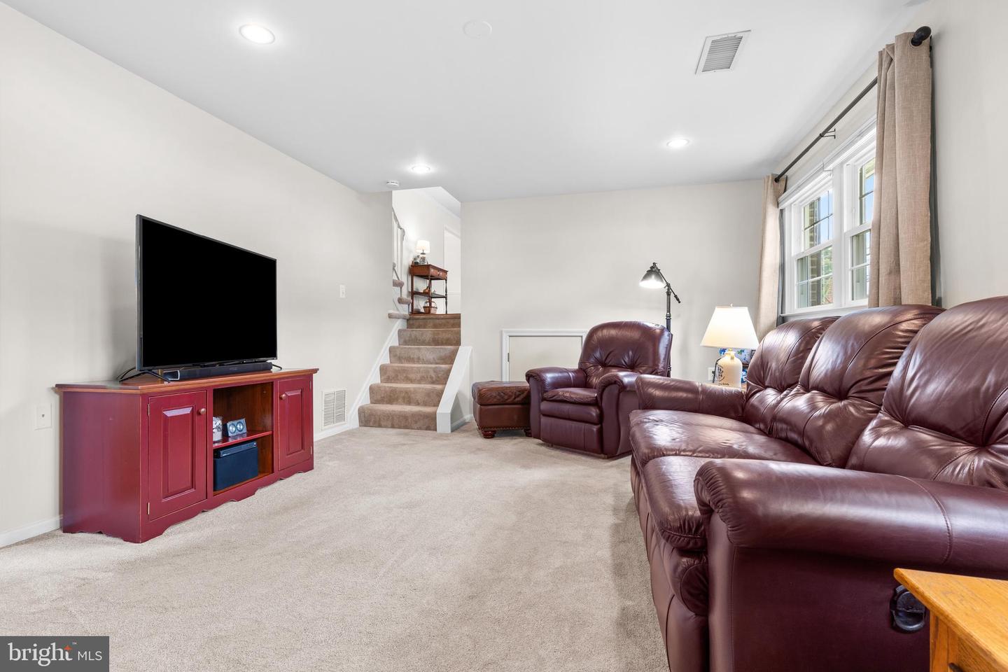 216 WILDMAN ST NE, LEESBURG, Virginia 20176, 3 Bedrooms Bedrooms, ,2 BathroomsBathrooms,Residential,For sale,216 WILDMAN ST NE,VALO2107550 MLS # VALO2107550