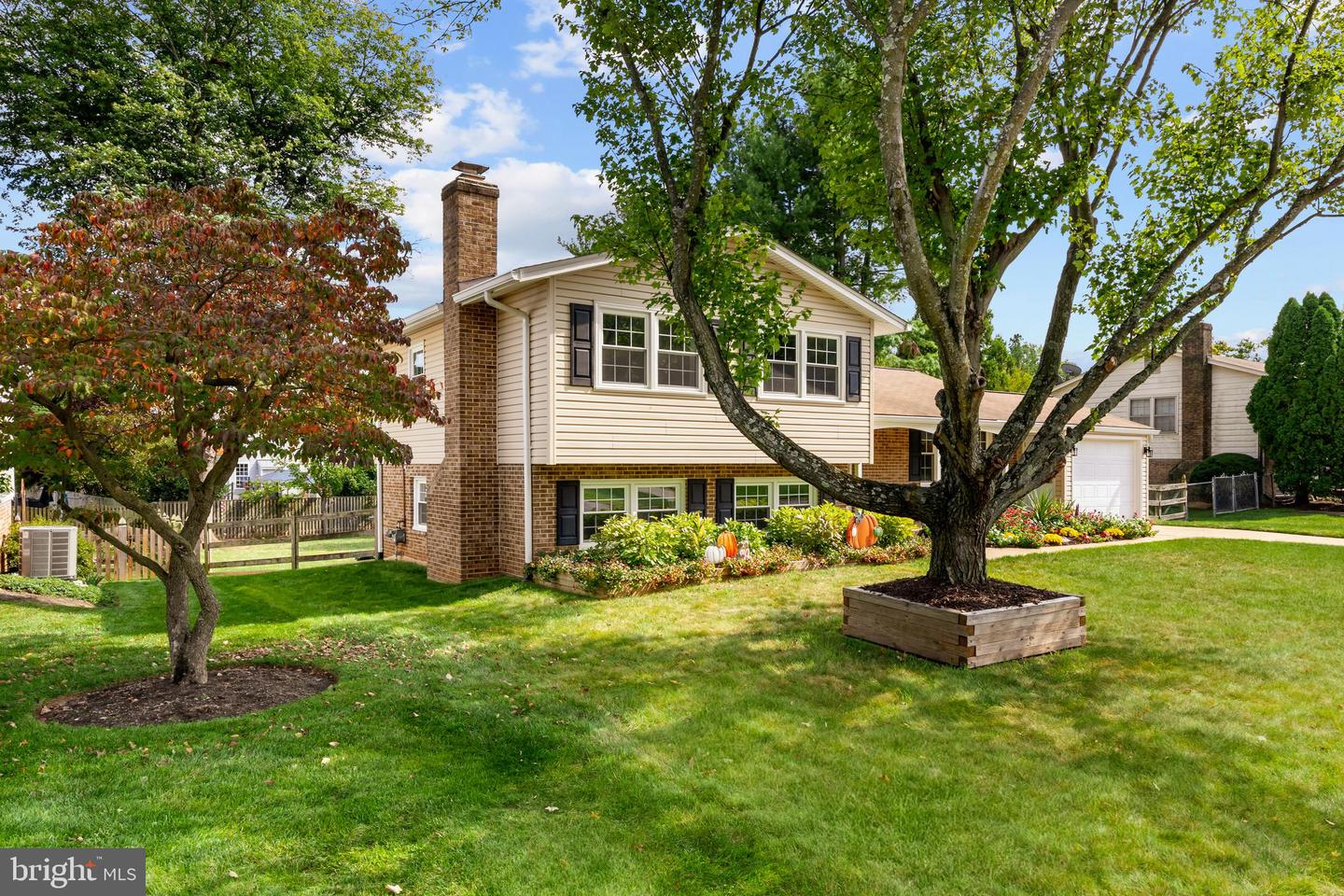 216 WILDMAN ST NE, LEESBURG, Virginia 20176, 3 Bedrooms Bedrooms, ,2 BathroomsBathrooms,Residential,For sale,216 WILDMAN ST NE,VALO2107550 MLS # VALO2107550