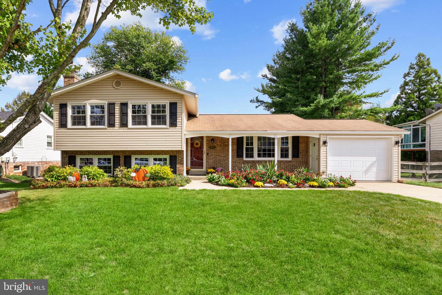 216 WILDMAN ST NE, LEESBURG, Virginia 20176, 3 Bedrooms Bedrooms, ,2 BathroomsBathrooms,Residential,For sale,216 WILDMAN ST NE,VALO2107550 MLS # VALO2107550