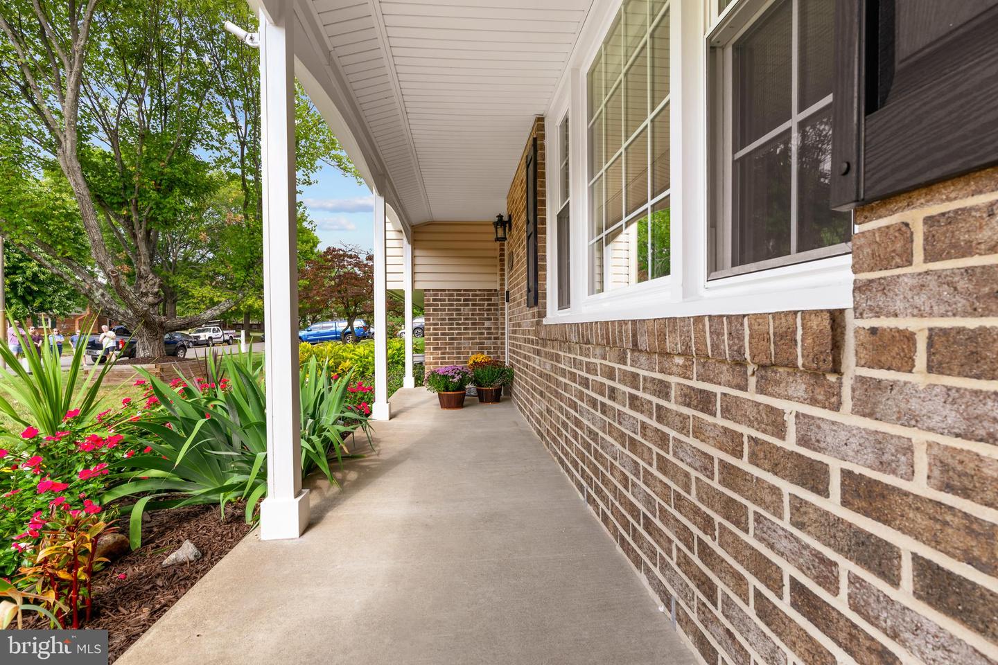 216 WILDMAN ST NE, LEESBURG, Virginia 20176, 3 Bedrooms Bedrooms, ,2 BathroomsBathrooms,Residential,For sale,216 WILDMAN ST NE,VALO2107550 MLS # VALO2107550