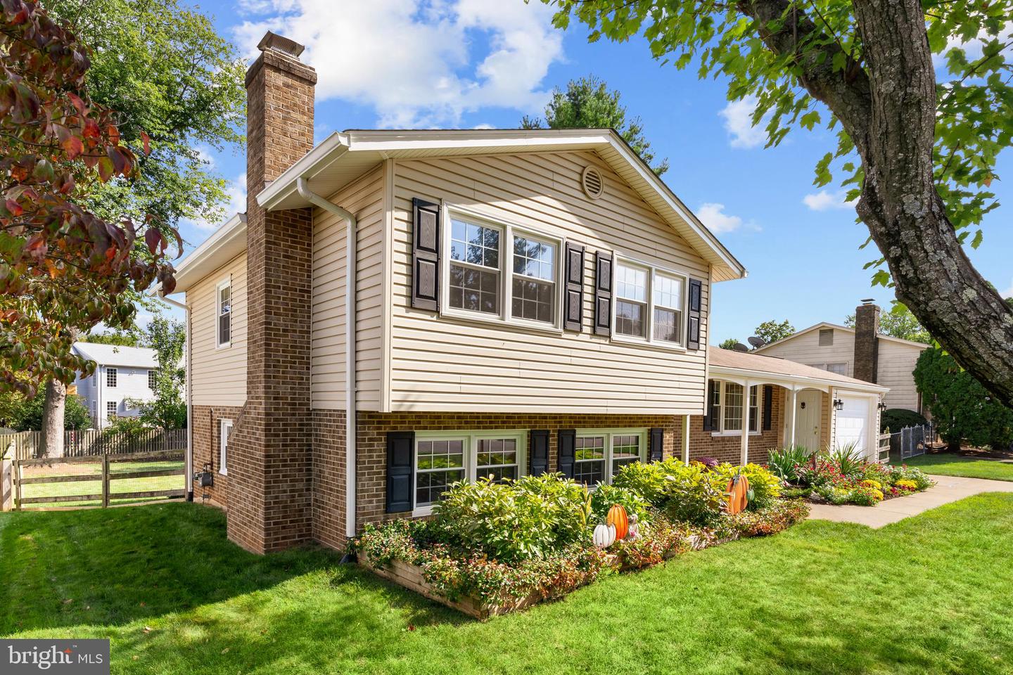 216 WILDMAN ST NE, LEESBURG, Virginia 20176, 3 Bedrooms Bedrooms, ,2 BathroomsBathrooms,Residential,For sale,216 WILDMAN ST NE,VALO2107550 MLS # VALO2107550