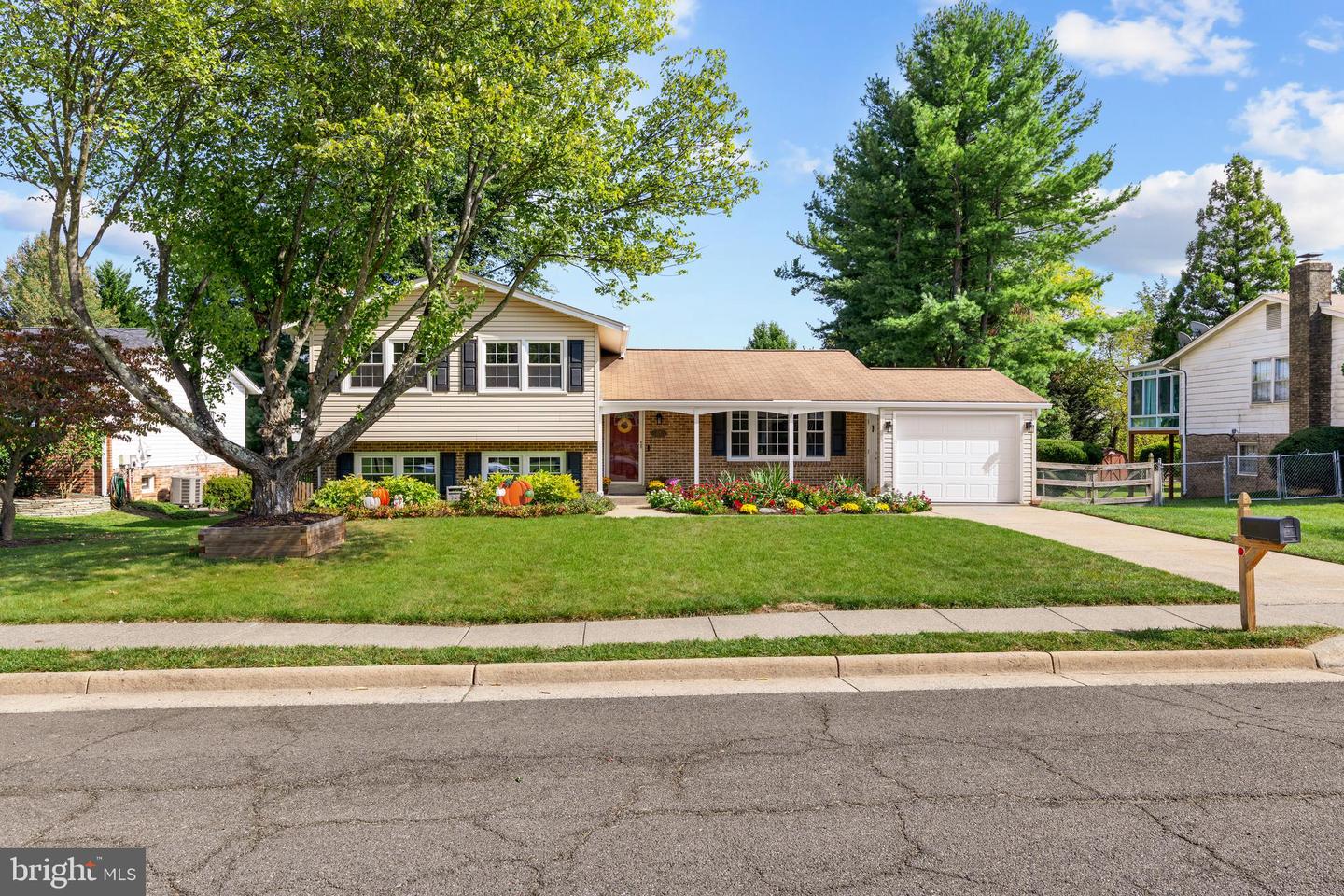 216 WILDMAN ST NE, LEESBURG, Virginia 20176, 3 Bedrooms Bedrooms, ,2 BathroomsBathrooms,Residential,For sale,216 WILDMAN ST NE,VALO2107550 MLS # VALO2107550