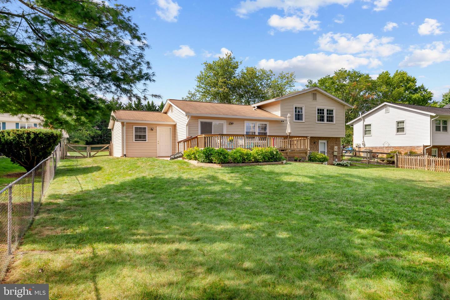 216 WILDMAN ST NE, LEESBURG, Virginia 20176, 3 Bedrooms Bedrooms, ,2 BathroomsBathrooms,Residential,For sale,216 WILDMAN ST NE,VALO2107550 MLS # VALO2107550