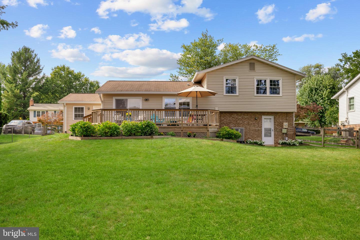216 WILDMAN ST NE, LEESBURG, Virginia 20176, 3 Bedrooms Bedrooms, ,2 BathroomsBathrooms,Residential,For sale,216 WILDMAN ST NE,VALO2107550 MLS # VALO2107550