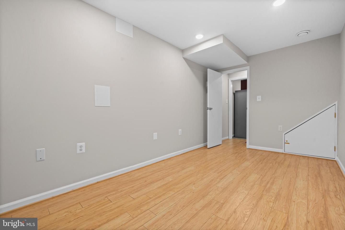 8314 FROSTY CT, LORTON, Virginia 22079, 5 Bedrooms Bedrooms, 11 Rooms Rooms,3 BathroomsBathrooms,Residential,For sale,8314 FROSTY CT,VAFX2269150 MLS # VAFX2269150