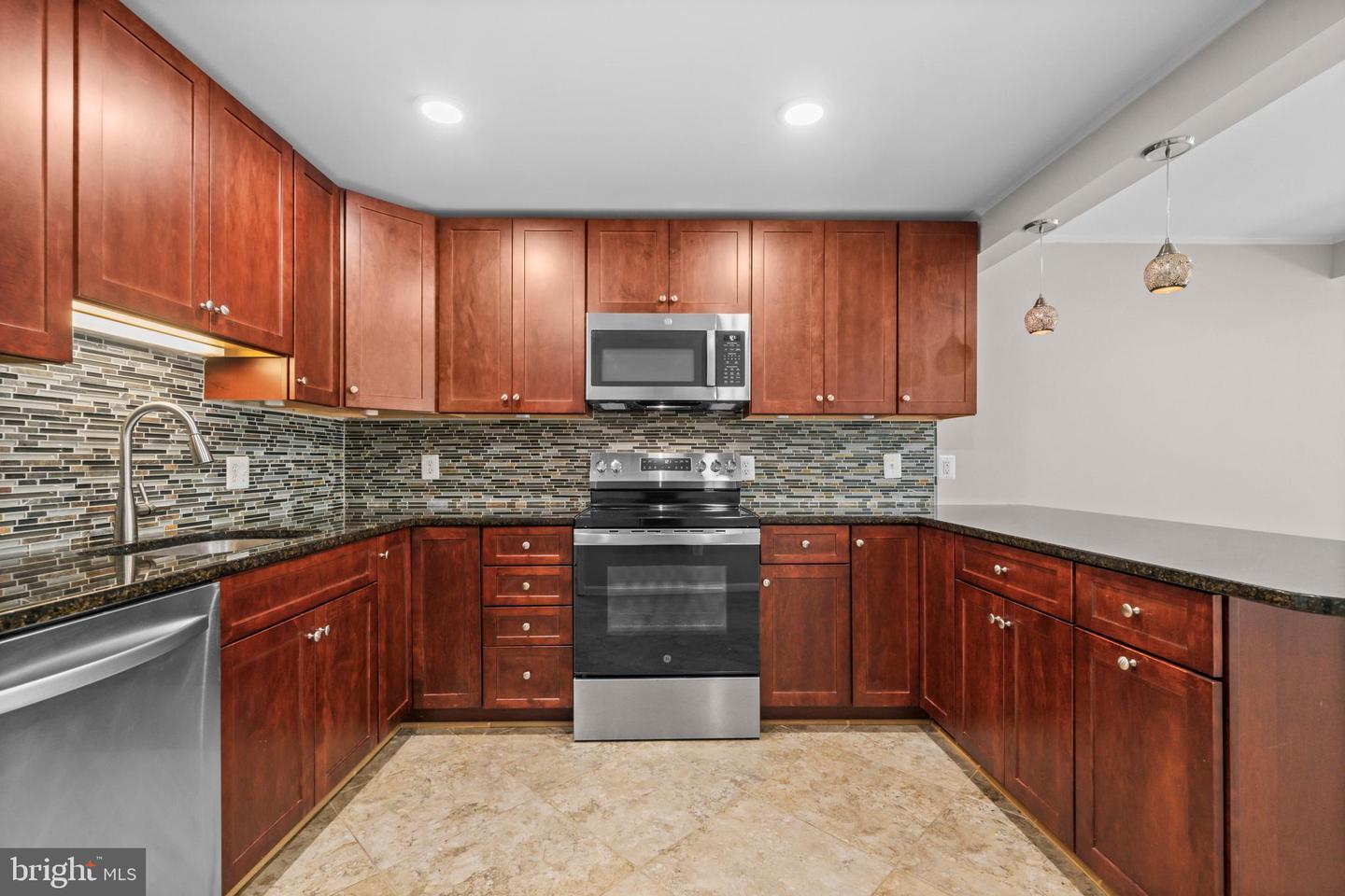 8314 FROSTY CT, LORTON, Virginia 22079, 5 Bedrooms Bedrooms, 11 Rooms Rooms,3 BathroomsBathrooms,Residential,For sale,8314 FROSTY CT,VAFX2269150 MLS # VAFX2269150