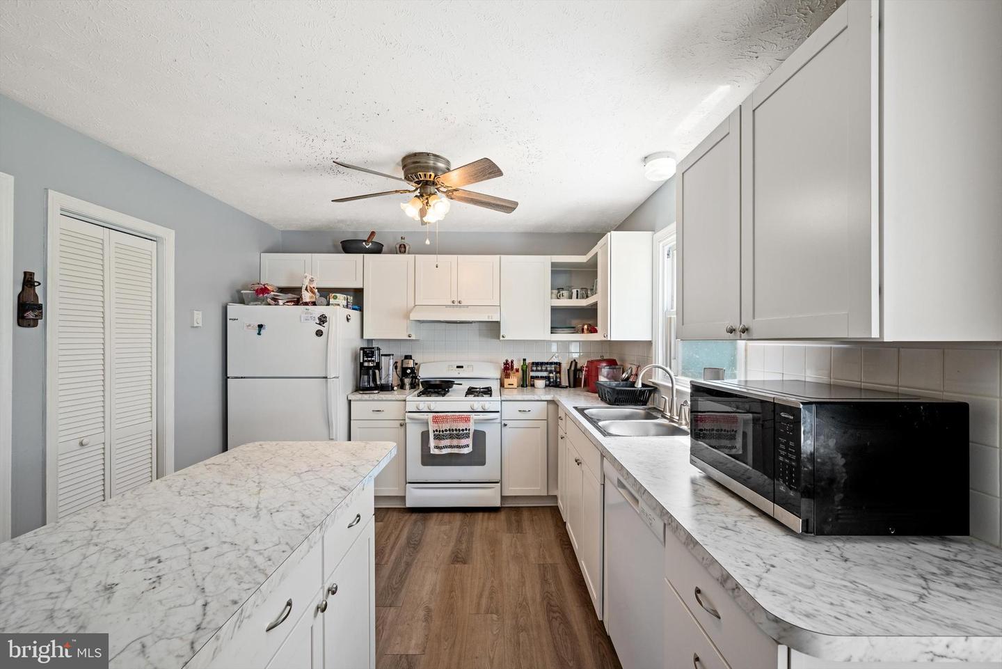 406 CARROLL DR, STEPHENS CITY, Virginia 22655, 3 Bedrooms Bedrooms, ,1 BathroomBathrooms,Residential,For sale,406 CARROLL DR,VAFV2037040 MLS # VAFV2037040