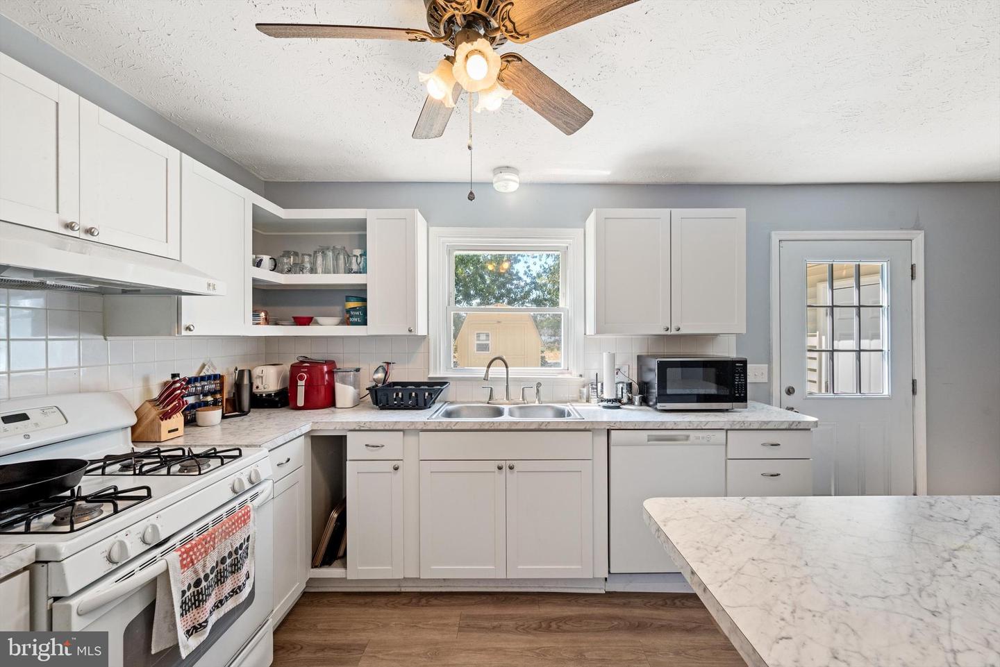 406 CARROLL DR, STEPHENS CITY, Virginia 22655, 3 Bedrooms Bedrooms, ,1 BathroomBathrooms,Residential,For sale,406 CARROLL DR,VAFV2037040 MLS # VAFV2037040