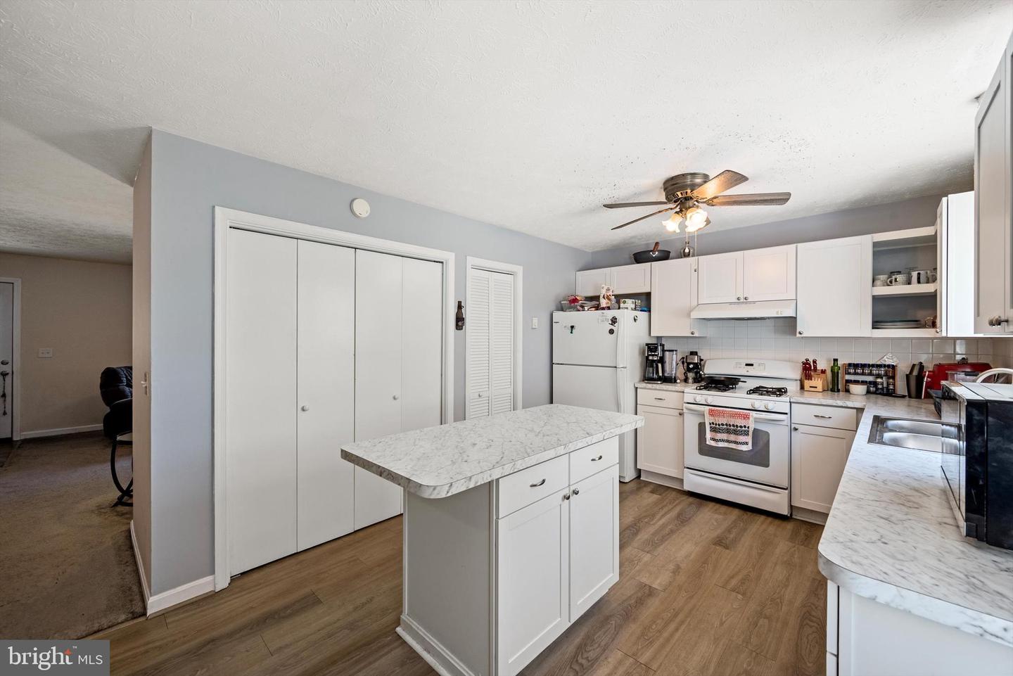 406 CARROLL DR, STEPHENS CITY, Virginia 22655, 3 Bedrooms Bedrooms, ,1 BathroomBathrooms,Residential,For sale,406 CARROLL DR,VAFV2037040 MLS # VAFV2037040