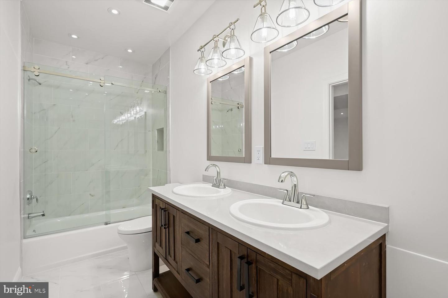 1404 WYNHURST LN, VIENNA, Virginia 22182, 5 Bedrooms Bedrooms, ,4 BathroomsBathrooms,Residential,For sale,1404 WYNHURST LN,VAFX2269972 MLS # VAFX2269972