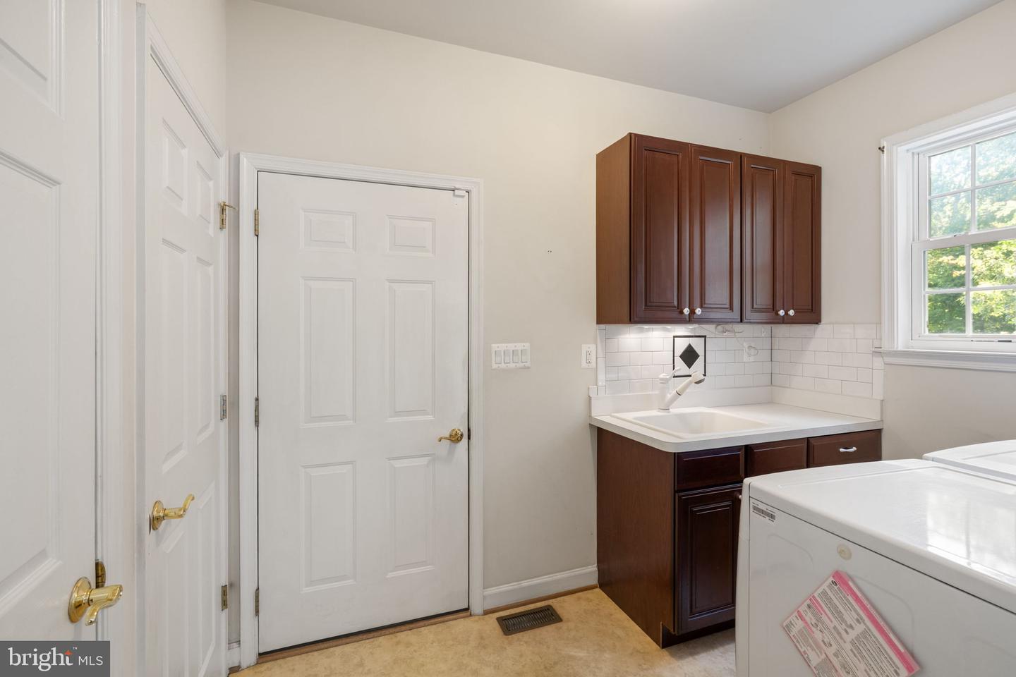 13031 DAHLIA LN, FREDERICKSBURG, Virginia 22407, 5 Bedrooms Bedrooms, ,4 BathroomsBathrooms,Residential,For sale,13031 DAHLIA LN,VASP2036604 MLS # VASP2036604