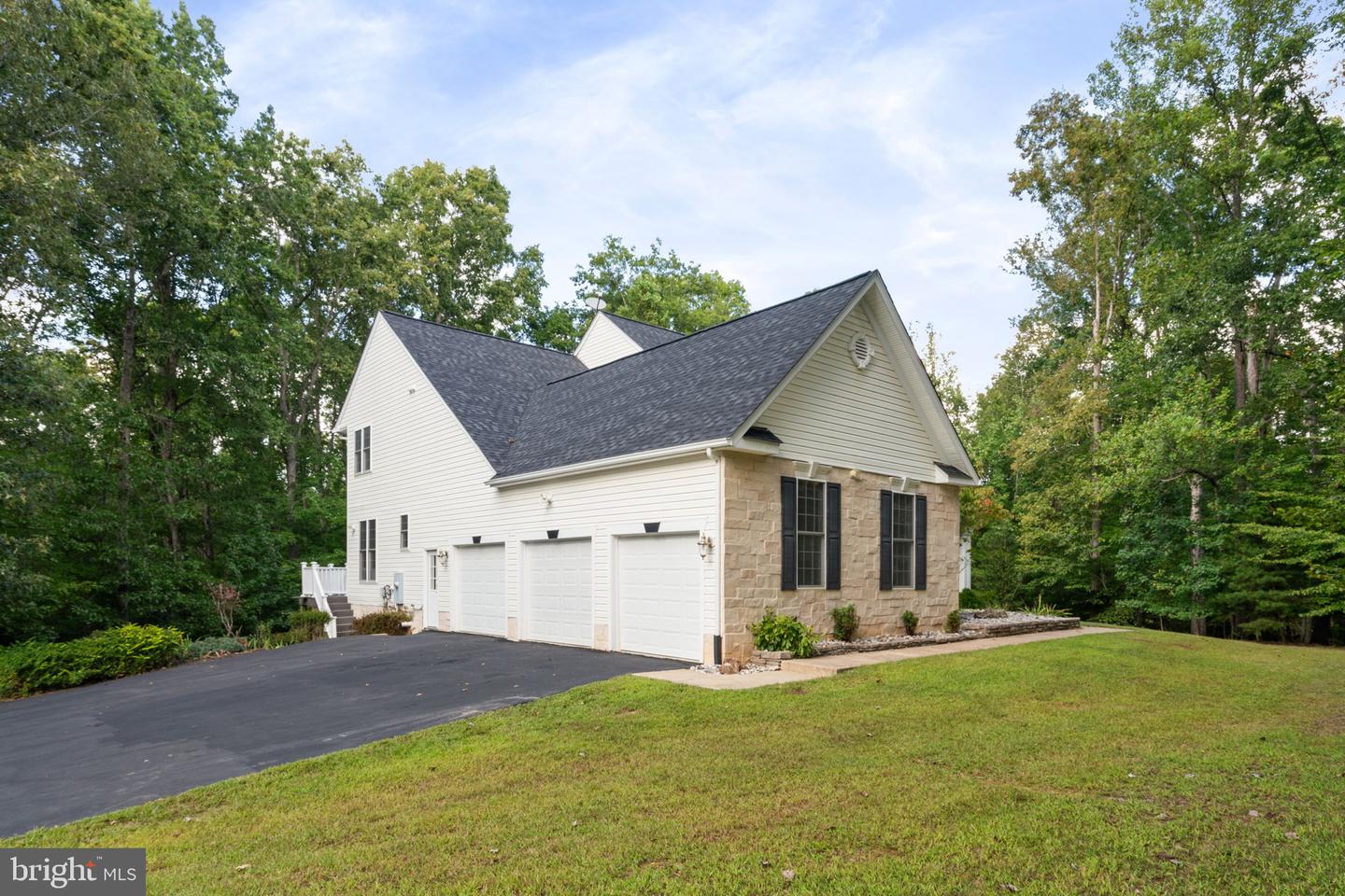 13031 DAHLIA LN, FREDERICKSBURG, Virginia 22407, 5 Bedrooms Bedrooms, ,4 BathroomsBathrooms,Residential,For sale,13031 DAHLIA LN,VASP2036604 MLS # VASP2036604