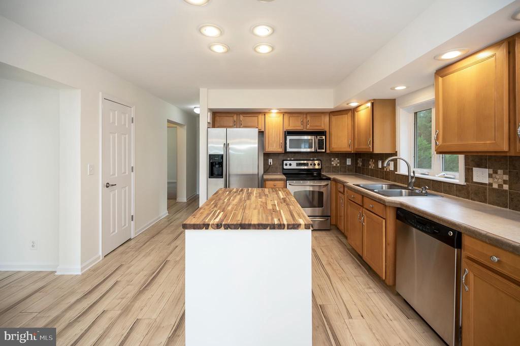 8410 SHIRLEY RD, UNIONVILLE, Virginia 22567, 4 Bedrooms Bedrooms, ,3 BathroomsBathrooms,Residential,8410 SHIRLEY RD,VASP2036602 MLS # VASP2036602